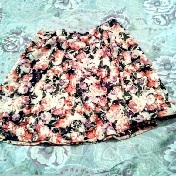 SO PRETTY! Lily Rose Scuba-Fabric Rose Print Circle Skirt, Small - Picture 5 of 8